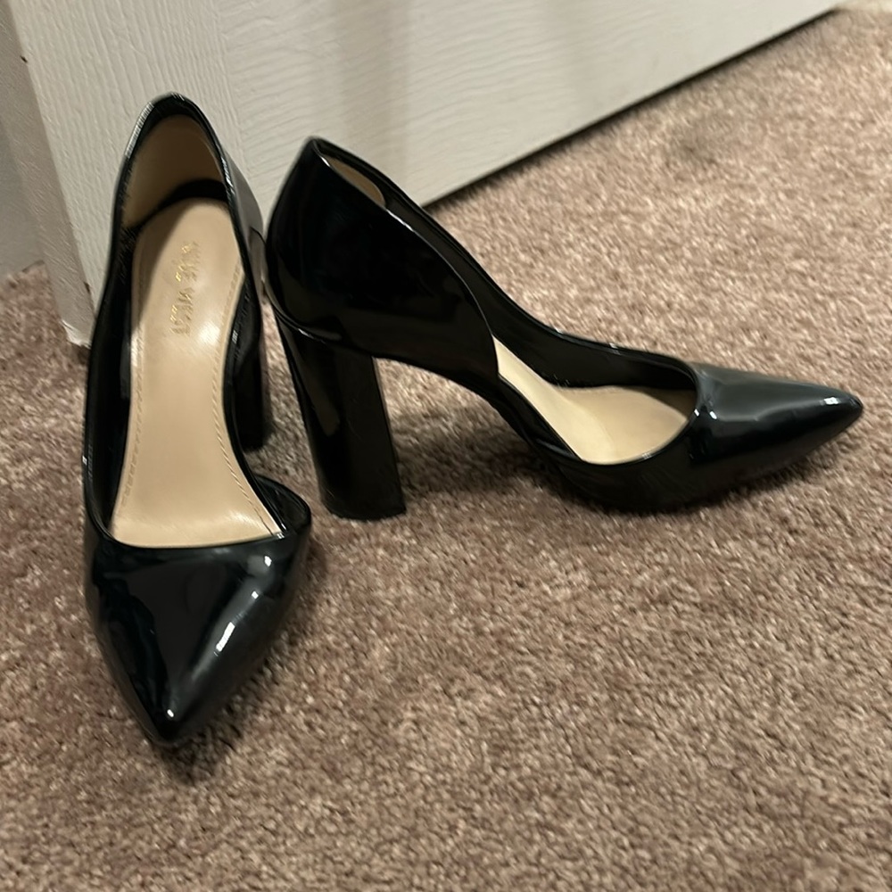Nine West black pumps
